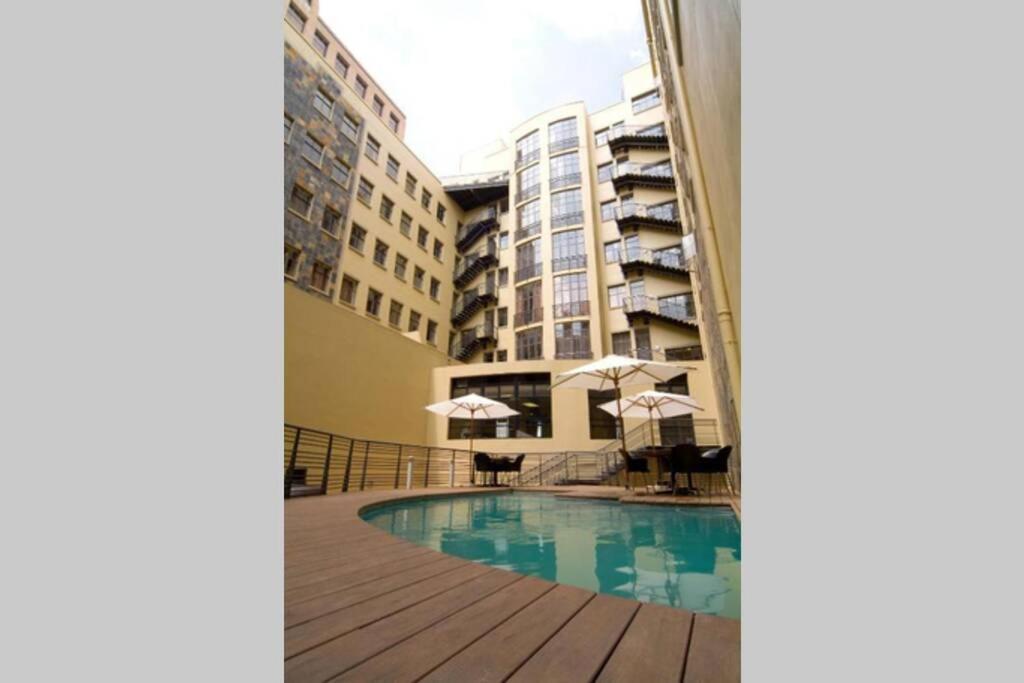 Mabungubwe Hotel Apartments - Home Away From Home Йоханнесбург Экстерьер фото