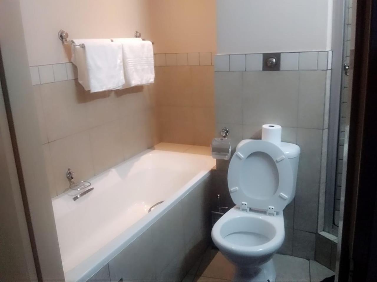 Mabungubwe Hotel Apartments - Home Away From Home Йоханнесбург Экстерьер фото