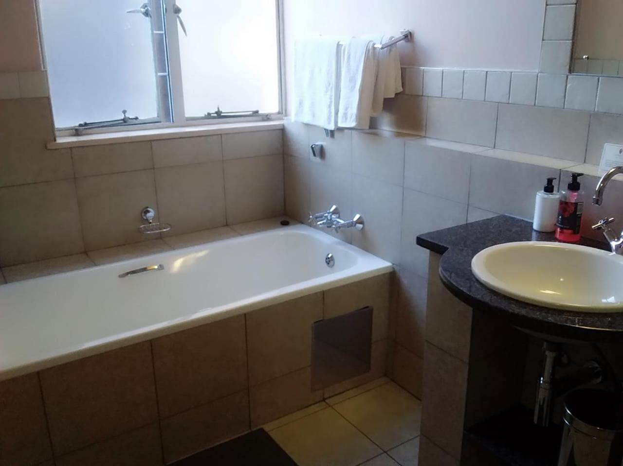 Mabungubwe Hotel Apartments - Home Away From Home Йоханнесбург Экстерьер фото