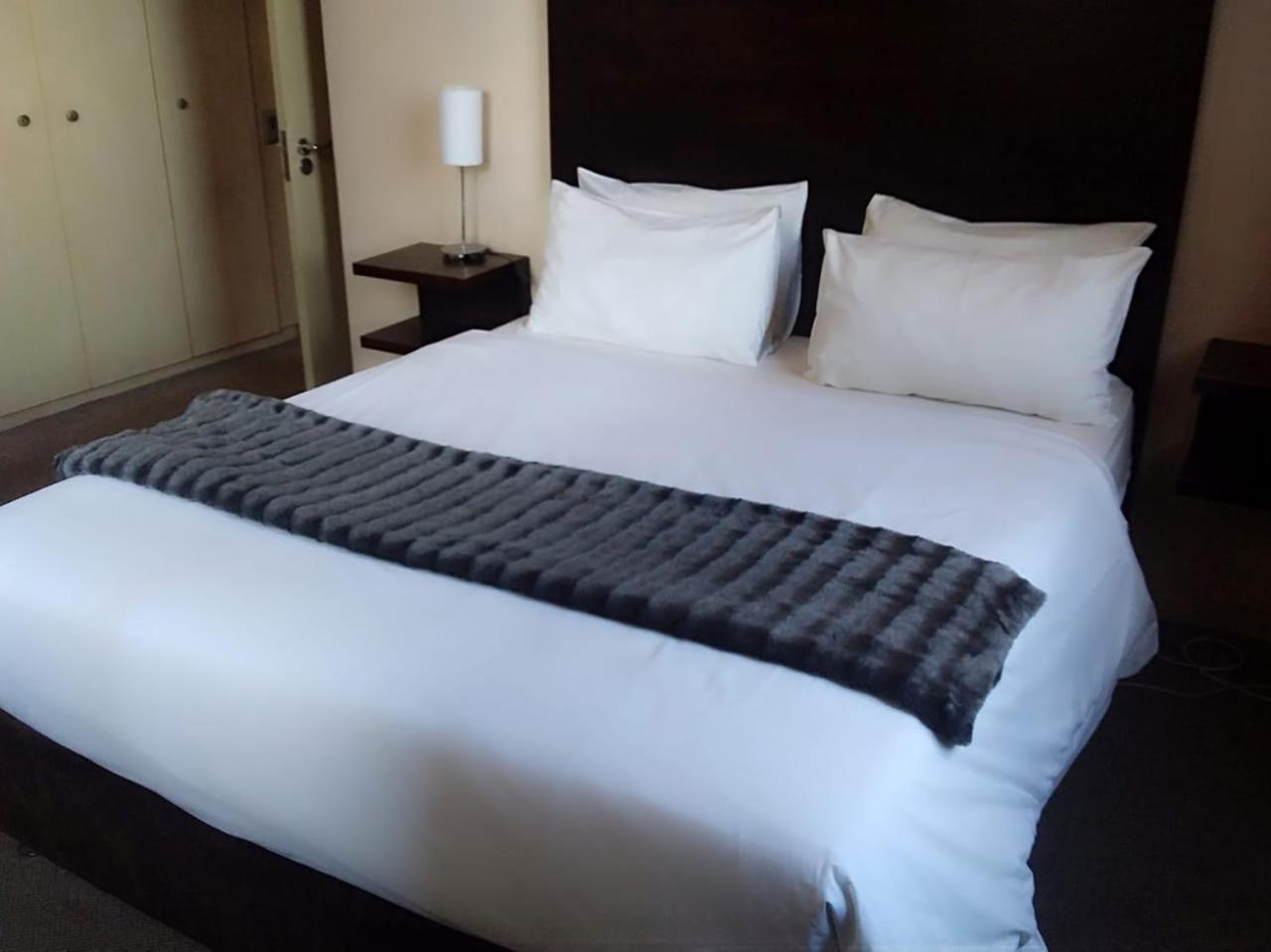 Mabungubwe Hotel Apartments - Home Away From Home Йоханнесбург Экстерьер фото